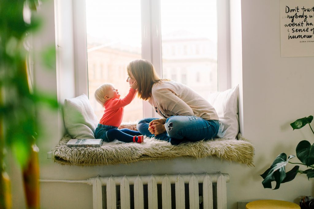 A mother with a little child is trying to prepare for moving with toddlers.
