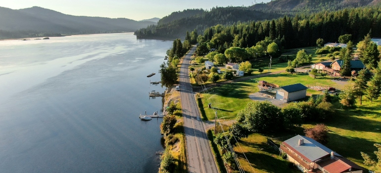 Lake shore in Sandpoint one of the best Idaho cities for seniors