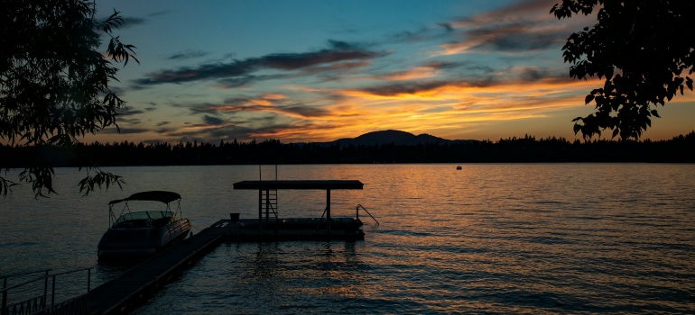 A peaceful sunset at Lake Hayden, ID, USA